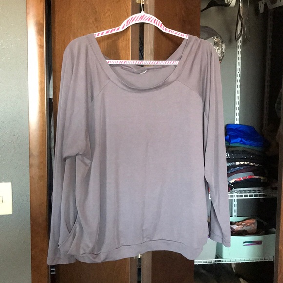 Fabletics wide shoulder top - Picture 1 of 4